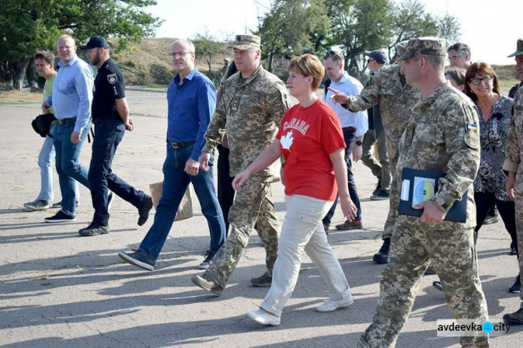 Канадцы на Донетчине увидели доказательства провокаций боевиков в зоне ООС (ФОТО)