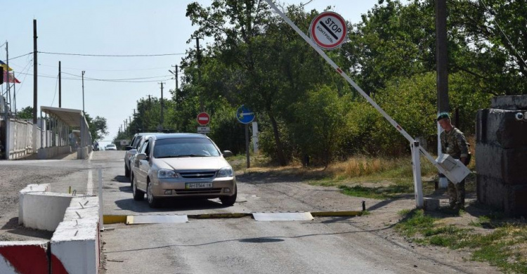 В КПВВ Донетчины в очередях застряли 250 единиц транспорта