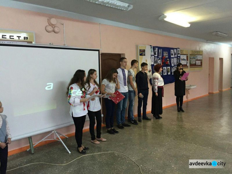 Дети пригласили полицию Авдеевки на патриотический урок (ФОТО)