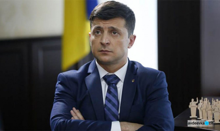 Зеленский просит Раду отменить ограничения для зарплат чиновников на время карантина