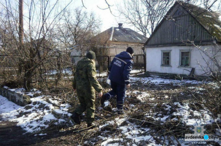 Полиция и ГСЧС прошерстили разрушенные и заброшенные  дома в прифронтовой Марьинке