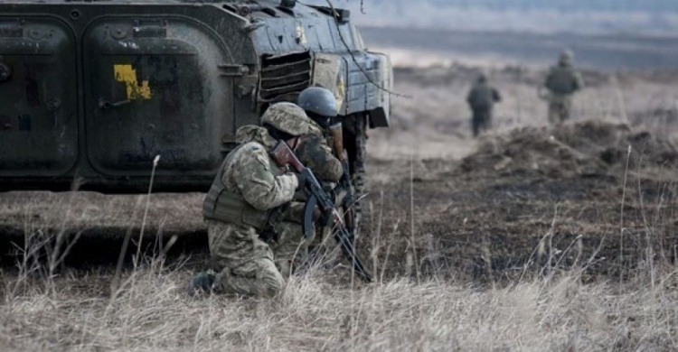 За день на Донбассе пять обстрелов, ранен украинский военный