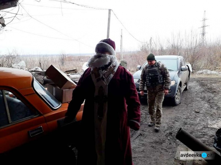 Авдеевские "симики"  помогли доставить военным угощения и создать праздничное настроение в Рождество