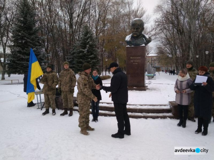 В Авдіївці відзначили День Гідності та Свободи: привітання, нагородження і зворушливий вірш дитини (СВІТЛИНИ)