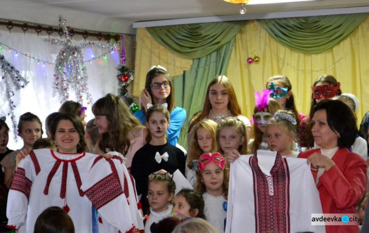 В Авдеевке звучали новогодние хиты