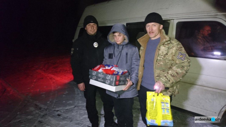 Волонтеры из Львова привезли в Авдеевку новогодние подарки для детей из многодетных семей