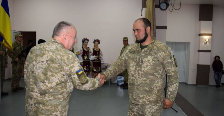 В Авдеевке чествовали защитников: фоторепортаж
