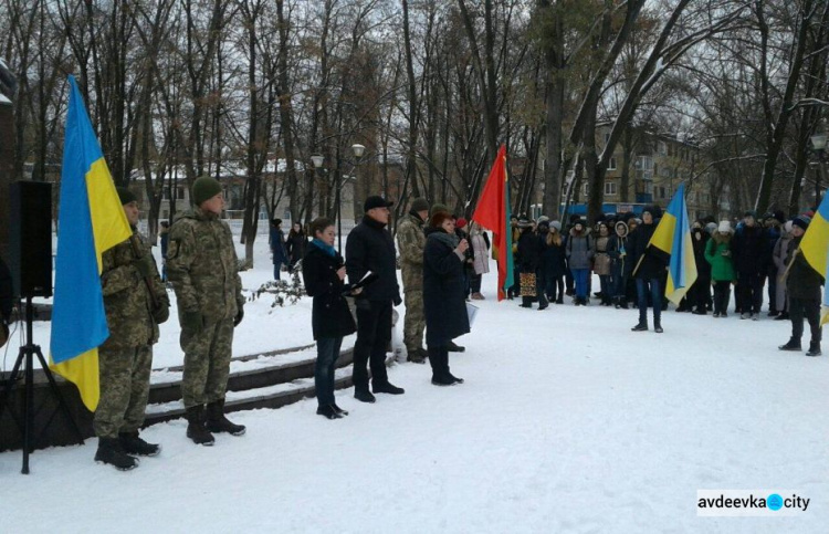 В Авдіївці відзначили День Гідності та Свободи: привітання, нагородження і зворушливий вірш дитини (СВІТЛИНИ)