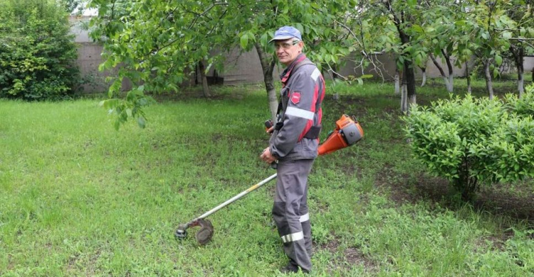 На АКХЗ приобрели 90 триммеров для покоса карантинных и сорных трав