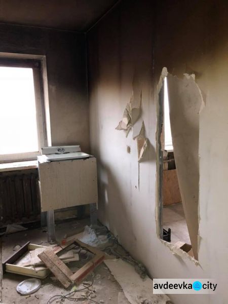 Разбитый обстрелами и находящийся в опасном месте дом в Авдеевке признали пригодным к проживанию (ФОТО)