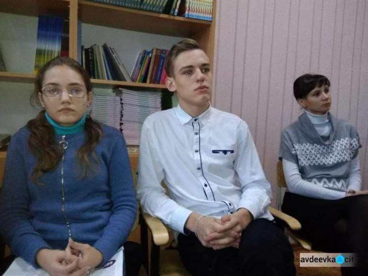 Осмислення Євромайдану : в Авдіївці пройшли літературні читання (ФОТО)