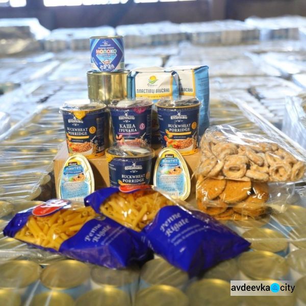 Жителі Авдіївки отримали продуктові набори від Метінвесту