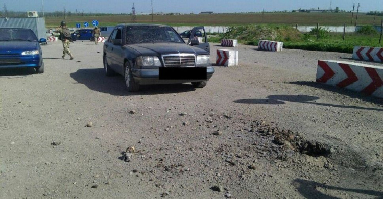 Обстрелян один из донбасских КПВВ, пострадали автомобили (ФОТО)
