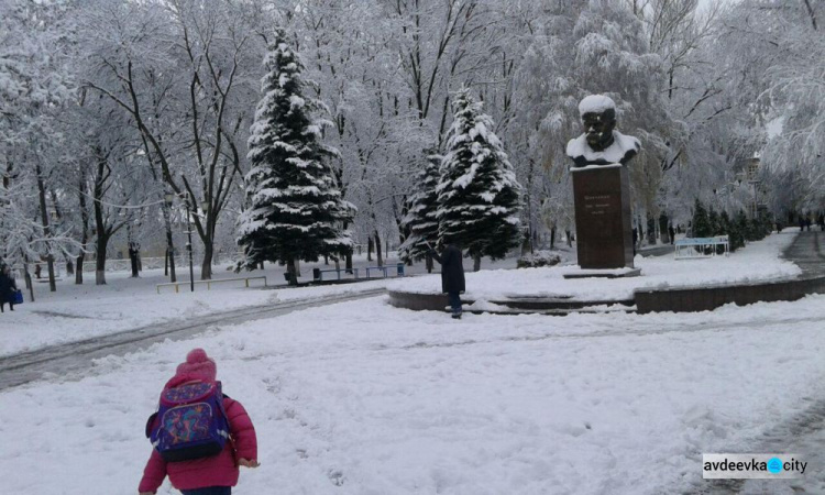 В Авдеевку пришла сказочная зима (ФОТОФАКТ)