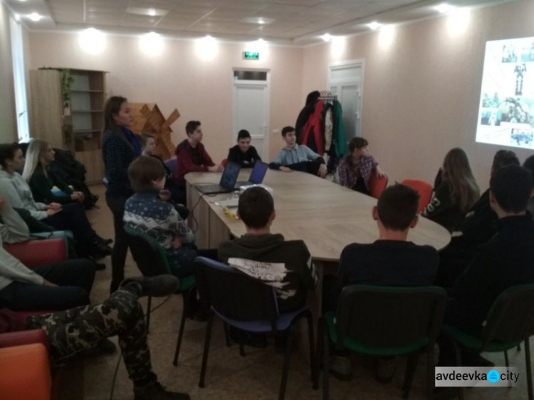 Авдеевские специалисты знакомят школьников с миром профессий (ФОТО)