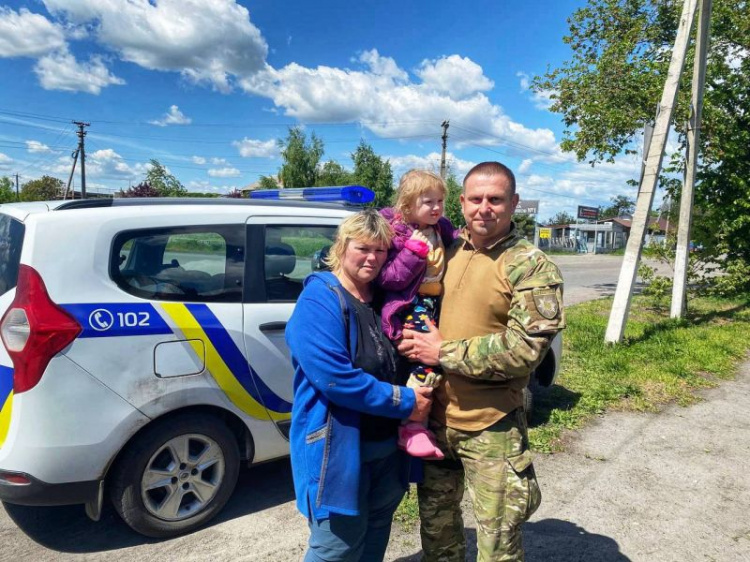 Маму та доньку загиблої авдіївчанки доправили у Дніпропетровську область