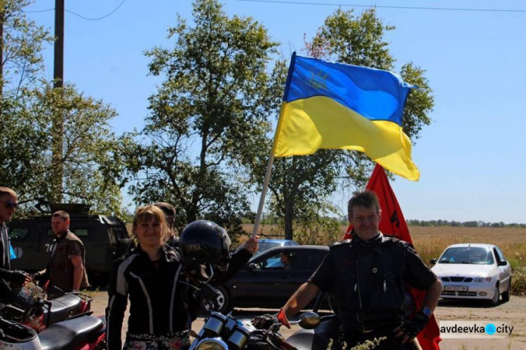 Авдеевка и Торецк провели символическую акцию единения: фоторепортаж