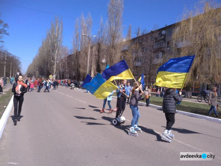 В Авдеевке кормили особенной кашей, слушали Жадана, учились рисовать и проводили опыты (ФОТО)