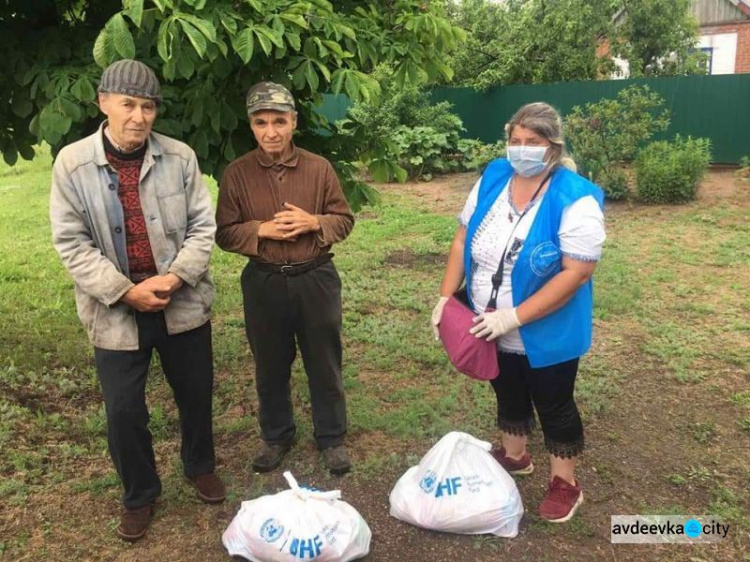 Жители Ясиноватского района получили 300 продуктовых наборов