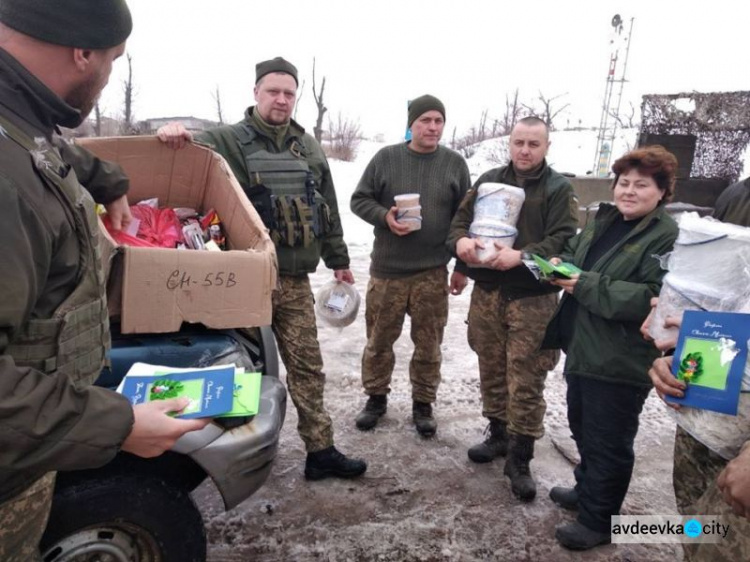  Авдеевские "симики" отчитались: подарки и радость детям и военным доставлены (ФОТО)