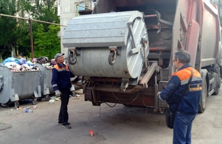 В Авдіївці комунальники продовжують працювати на благо громади