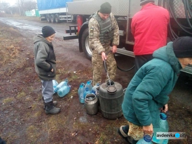 Рисунки, продукты, воду и подарки развозили в течение недели авдеевские «симики» (ФОТО)