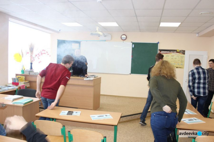 Спасатели Авдеевки учили детей эвакуироваться (ФОТО)