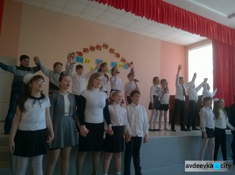 В Авдеевке прошел школьный  фестиваль украинской песни  (фоторепортаж)
