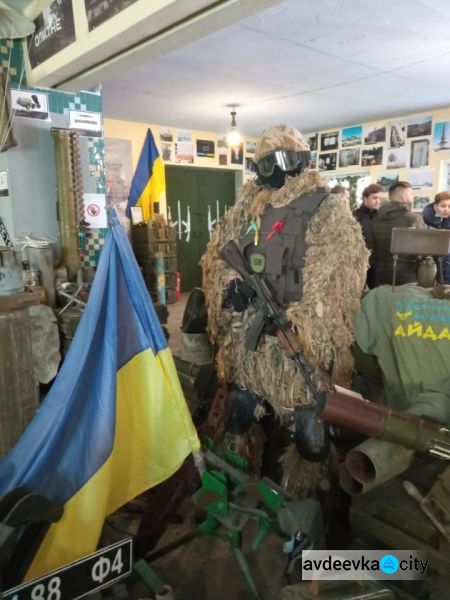 Авдіївці відвідали музей, створений бійцями 1-ї ОШР ДУК «Правий Сектор» у Новогродівці
