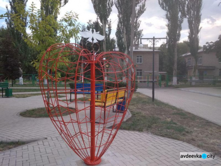 В центре Авдеевки появился культурный объект для влюблённых: ФОТОФАКТ