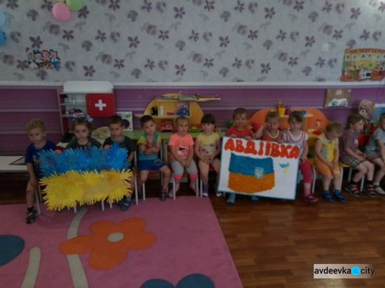 Авдеевские малыши приобщились ко Дню Конституции (ФОТО)