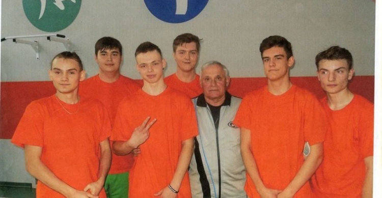 Волейболисты школы №6 завоевали золото на I этапе чемпионата Донецкой области