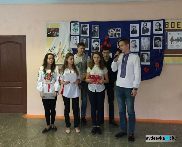 Дети пригласили полицию Авдеевки на патриотический урок (ФОТО)