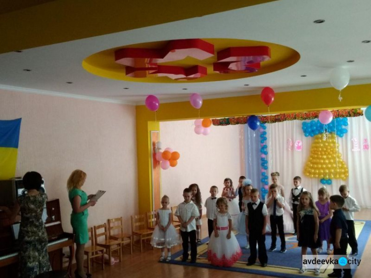 Авдеевские малыши прощались с беззаботным детством (ФОТО)