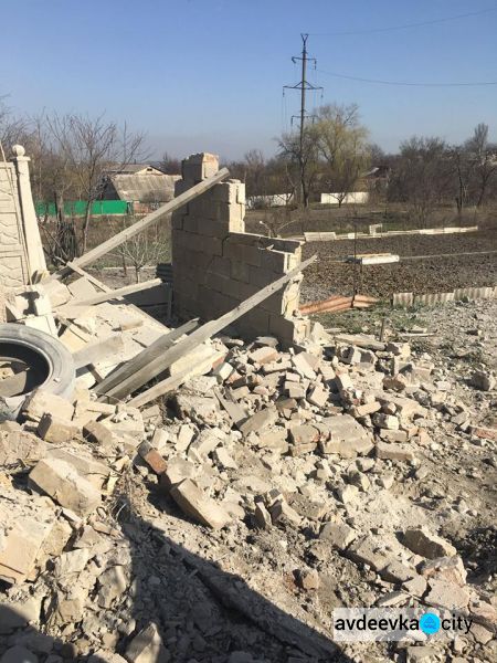 Подробности обстрела Авдеевки: от гибели спасло то, что мина попала в бетонную плиту (ФОТО + ВИДЕО)