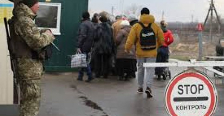 Ситуация на блокпостах и КПВВ на Донбассе:  отказы в пропуске, поддельные документы и задержания