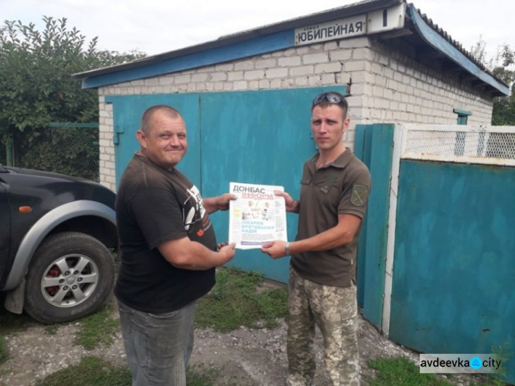 Авдеевские "симики" не оставляют без помощи мирных жителей (ФОТО)