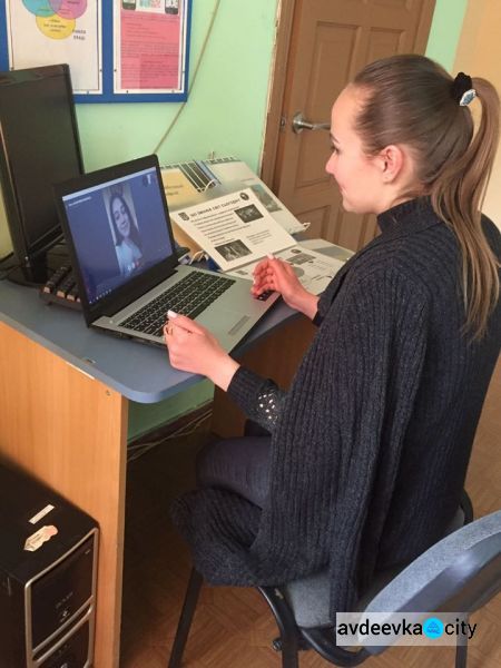 Специалисты Авдеевского центра занятости продолжают консультировать безработных и школьников