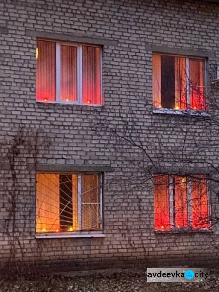 У День пам'яті жертв голодоморів в Авдіївці запалили свічки