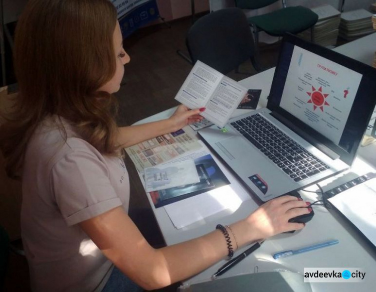 В центре занятости авдеевцам рассказали о торговле людьми