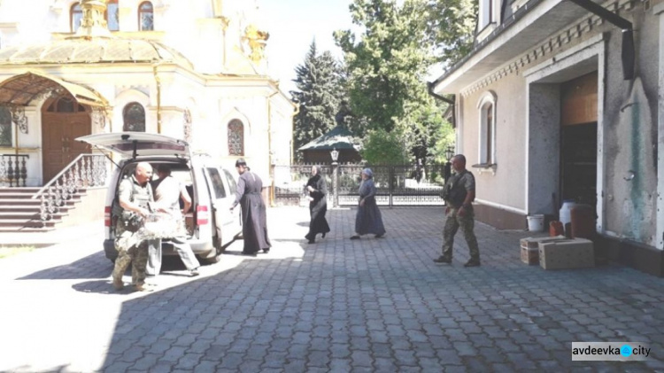 Авдеевские "симики" не останавливаются: помогают и военным, и мирным жителям (ФОТО)