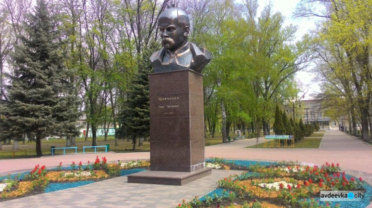 Авдеевка расцвела благодаря коммунальщикам: фотофакт