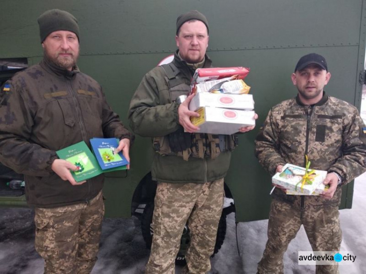  Авдеевские "симики" отчитались: подарки и радость детям и военным доставлены (ФОТО)