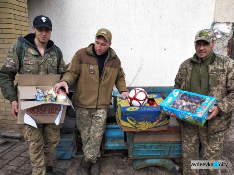 Авдеевские «симики» сообщили, что дети и военные получили помощь (ФОТО)
