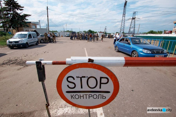 Президент Эстонии попала на донбасский КПВВ (ФОТО)
