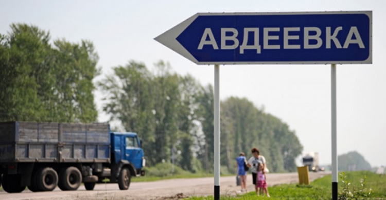 Авдеевка возвращается к жизни после обстрелов