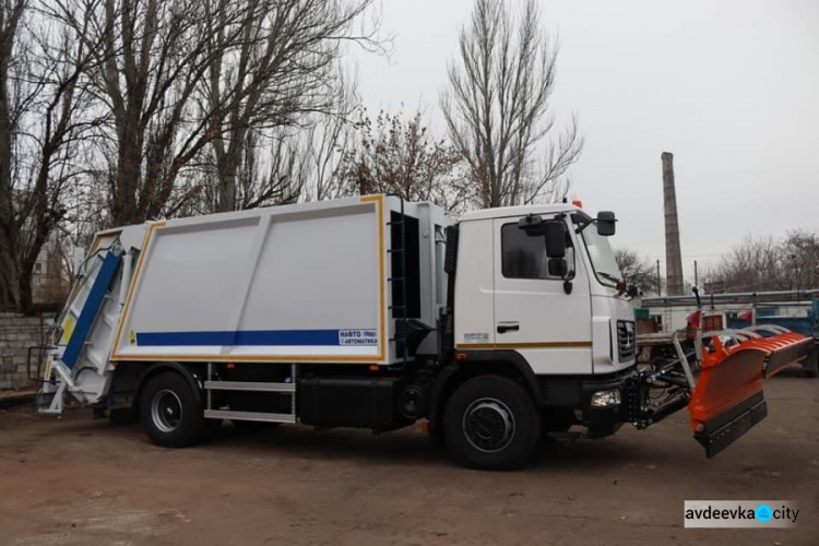 Авдіївські комунальники отримали новий, сучасний сміттєвоз