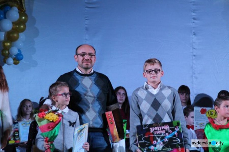 Многодетные семьи Авдеевки показали таланты на областном фестивале (ФОТО)