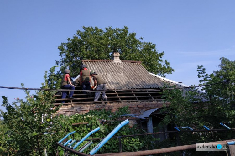 Новые дома, поврежденные обстрелами, восстановили в Авдеевке (ФОТО)