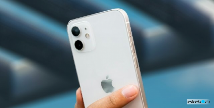 Расчищают полки. Цены на iPhone 12 снизили на сотни долларов перед выходом iPhone 13